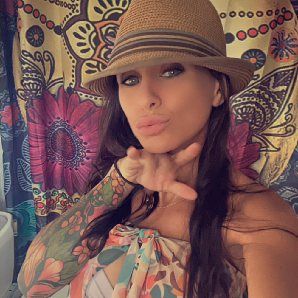 Meet your Posher, Allegra